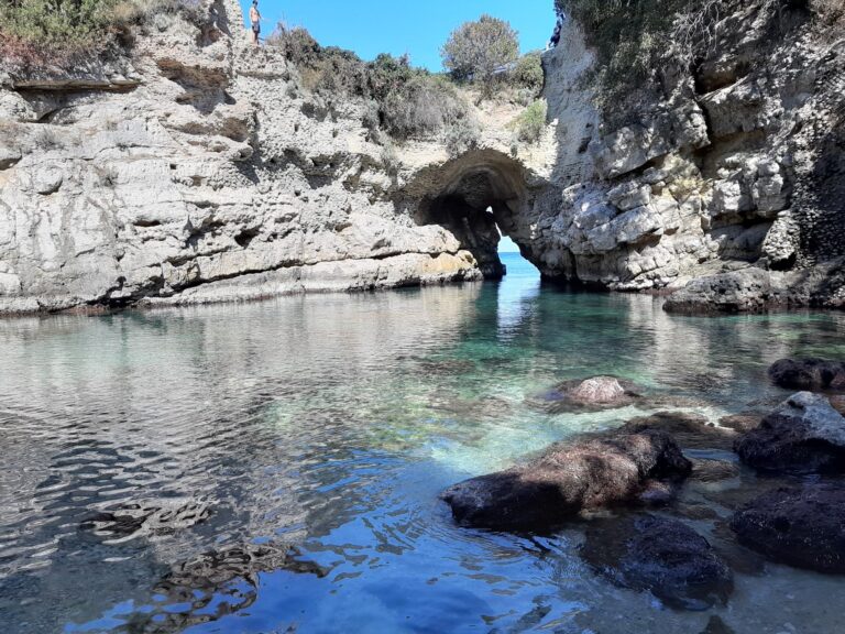 Bagni Regina Giovanna e le antiche mura romane