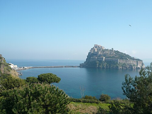 Castello_Aragonese_dalla_Torre_di_Guevara
