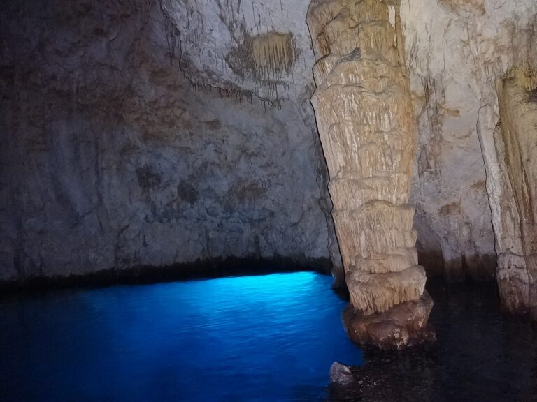 Grotta_dello_Smeraldo_(2)